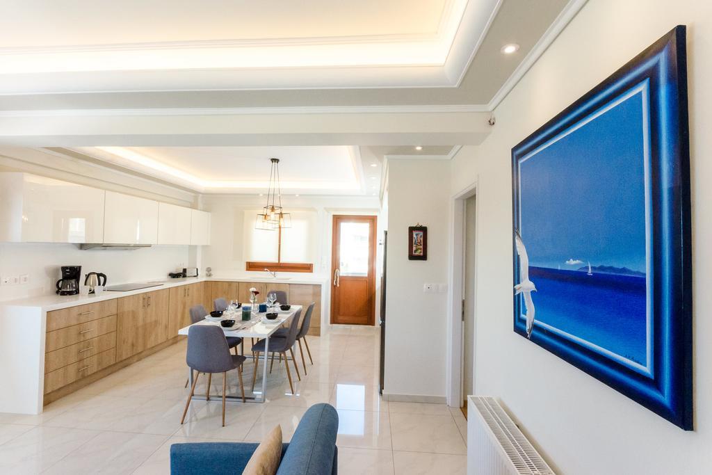 Leo - Unique Glyfada Apartment Атина Екстериор снимка